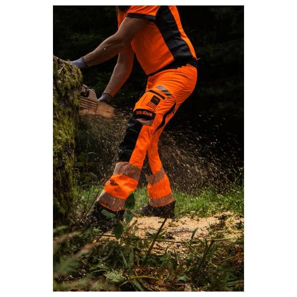 Solidur ULTRALIGHT 1A mens chainsaw trousers being worn by a man while chainsaw cutting a tree stump